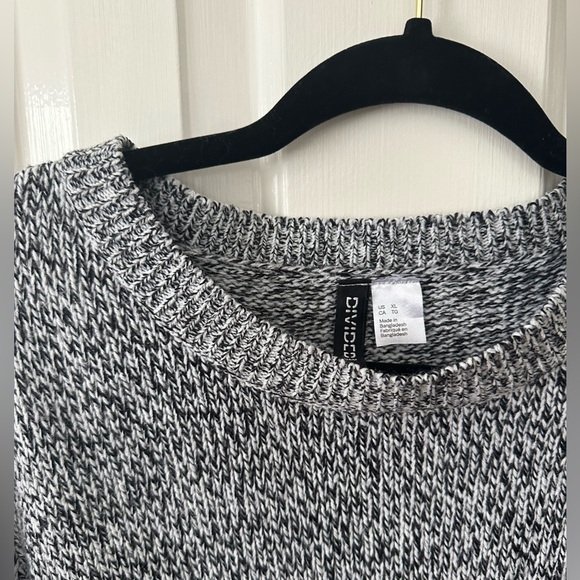 H&M Divided Sweater - Picture 2 of 3